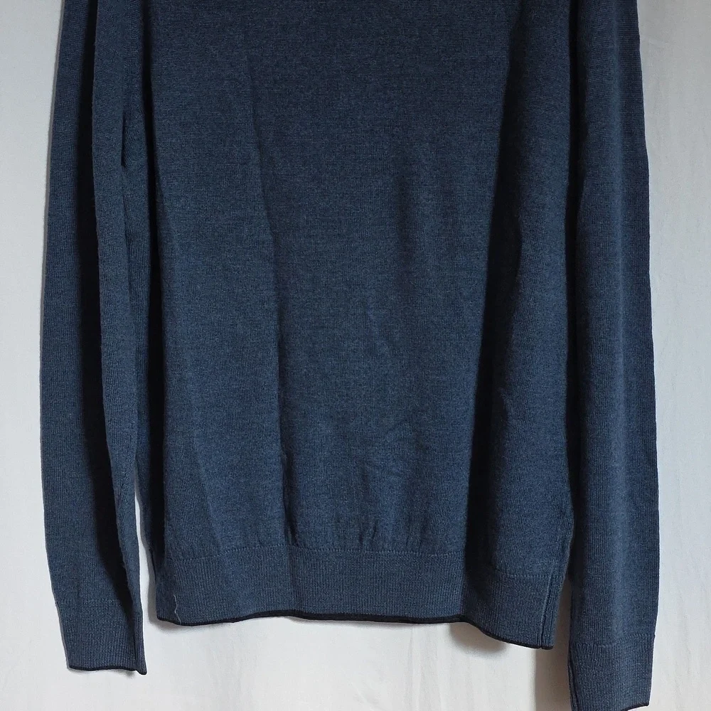 Kirkland Signature Blue Zip Up Mens Merino Wool Sweater. Size Medium. NWT.